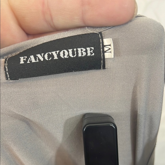 Black and Gray Cropped Graphic T-Shirt - Picture 2 of 3